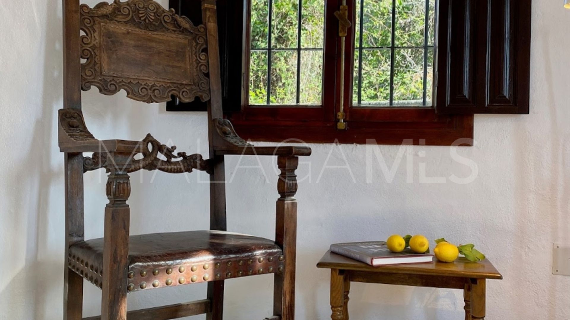 Landhaus for sale in Estepona