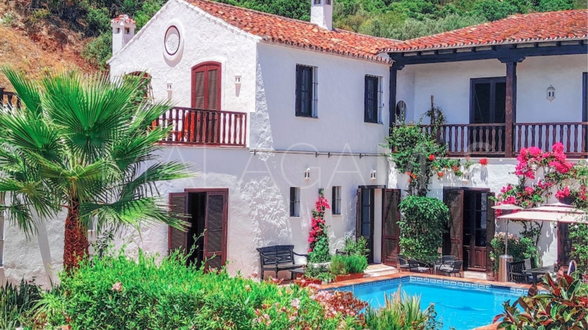 Landhaus for sale in Estepona