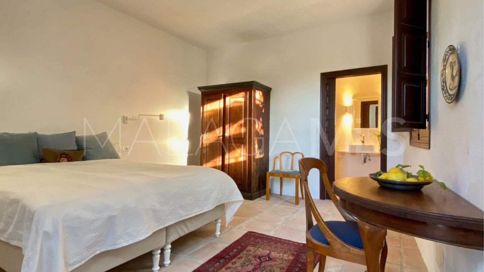 Landhaus for sale in Estepona