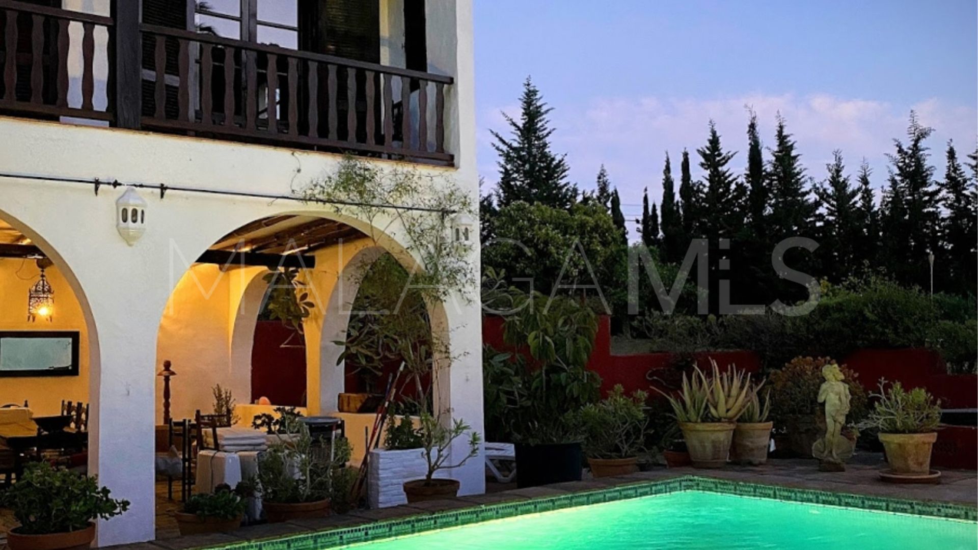 Landhaus for sale in Estepona