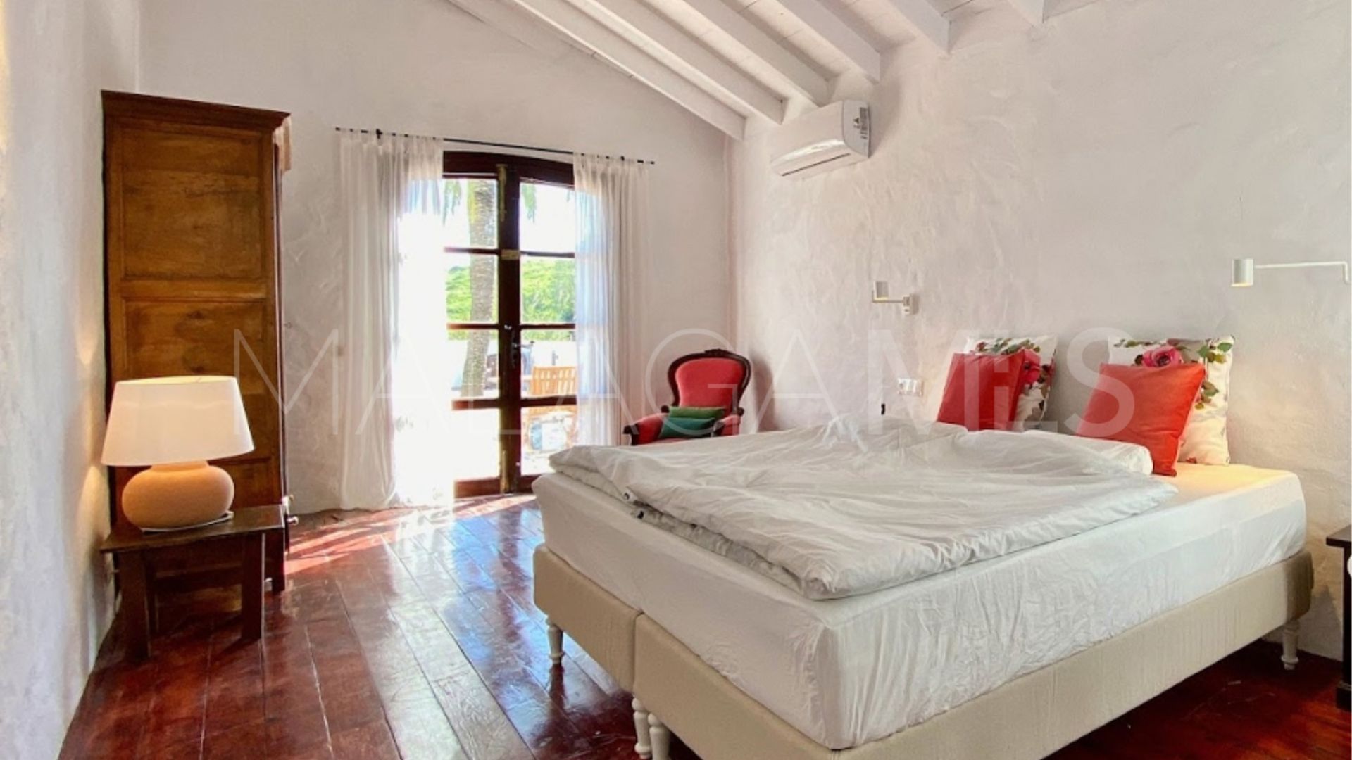 Landhaus for sale in Estepona