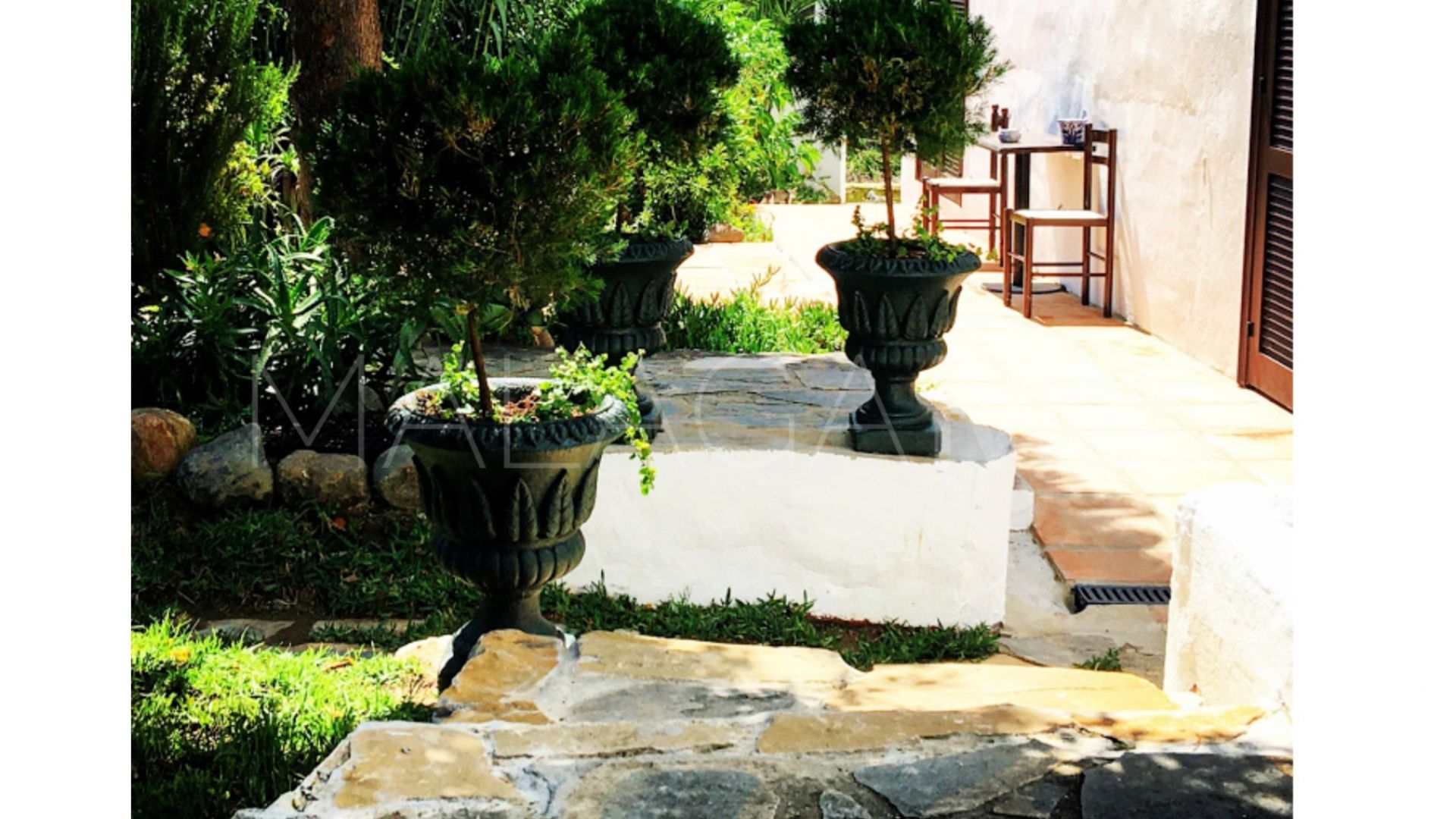 Landhaus for sale in Estepona