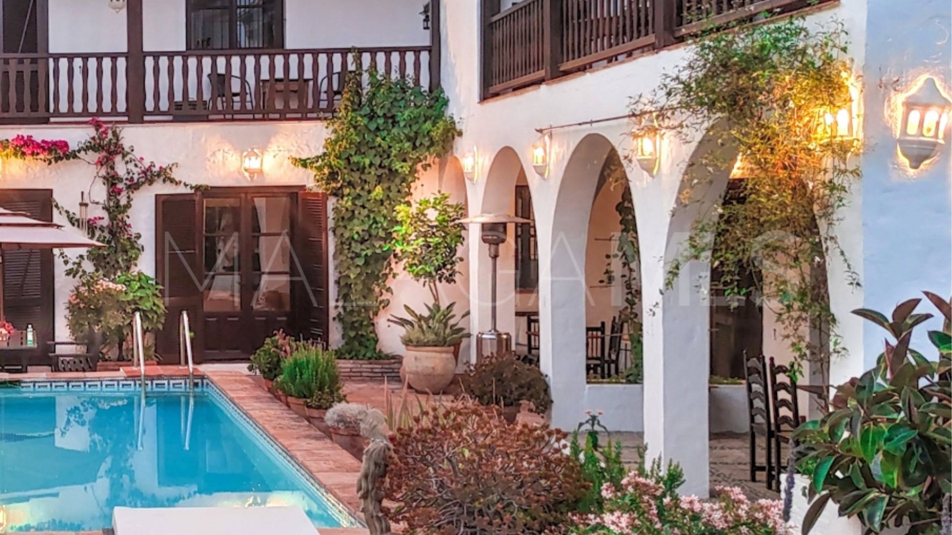 Landhaus for sale in Estepona
