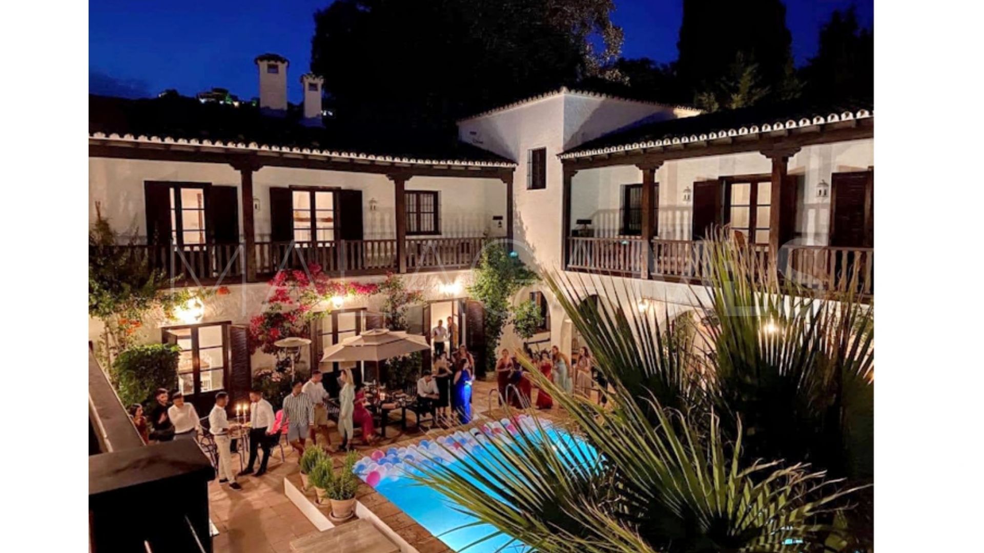 Landhaus for sale in Estepona