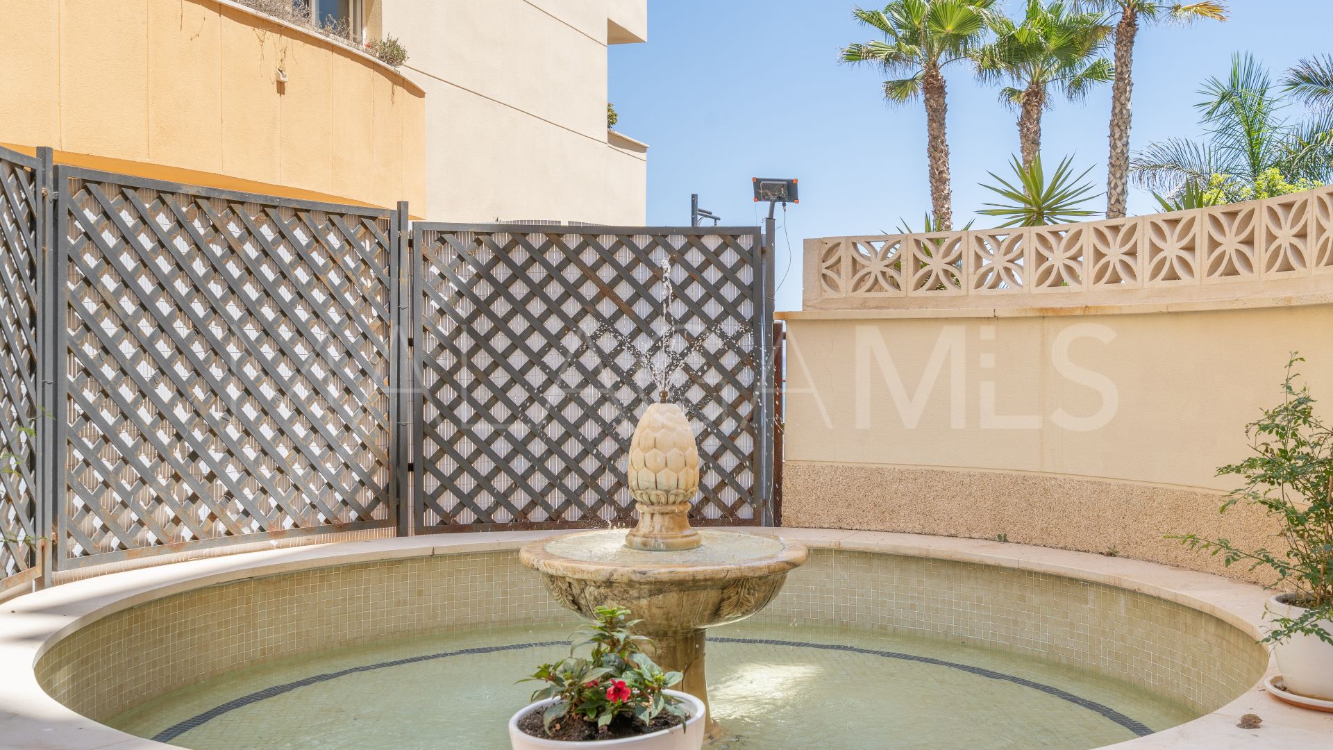 Se vende apartamento planta baja in Estepona Centro de 1 bedroom