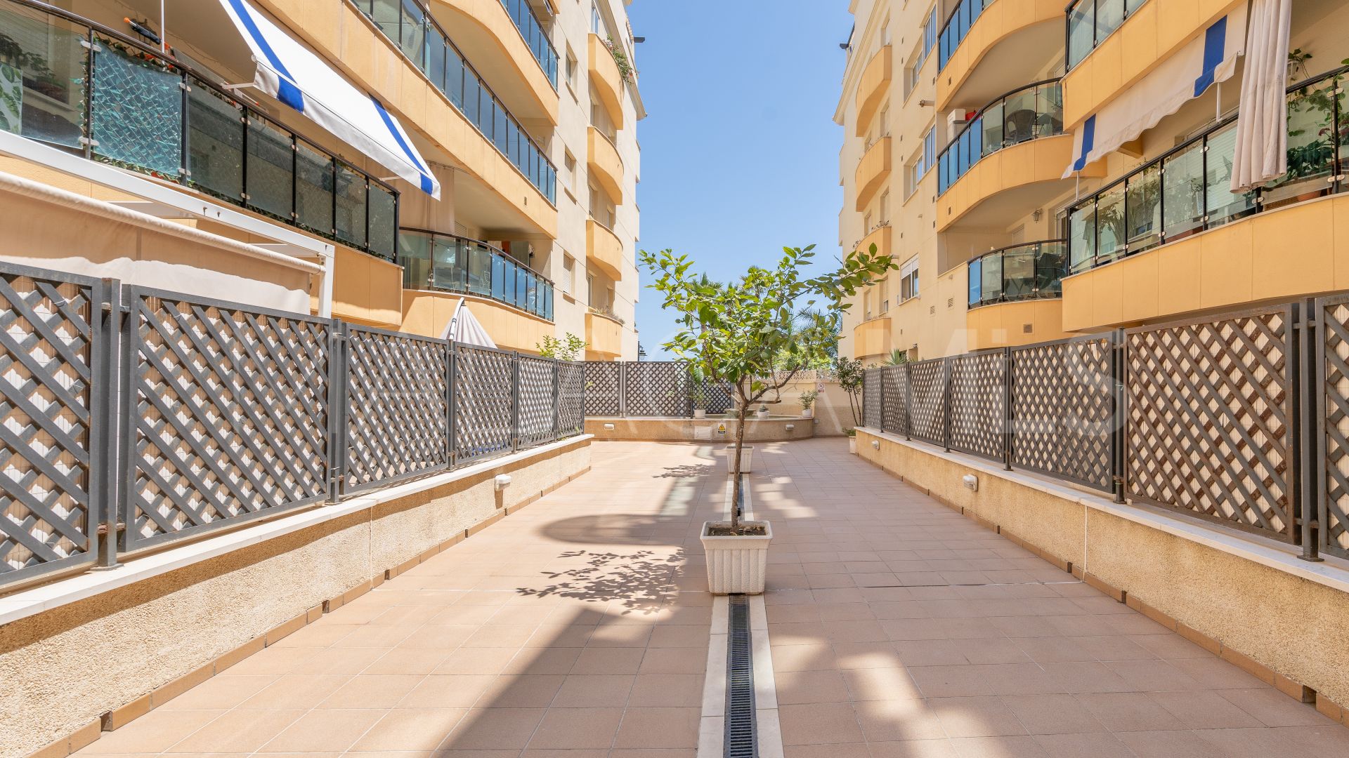 Se vende apartamento planta baja in Estepona Centro de 1 bedroom