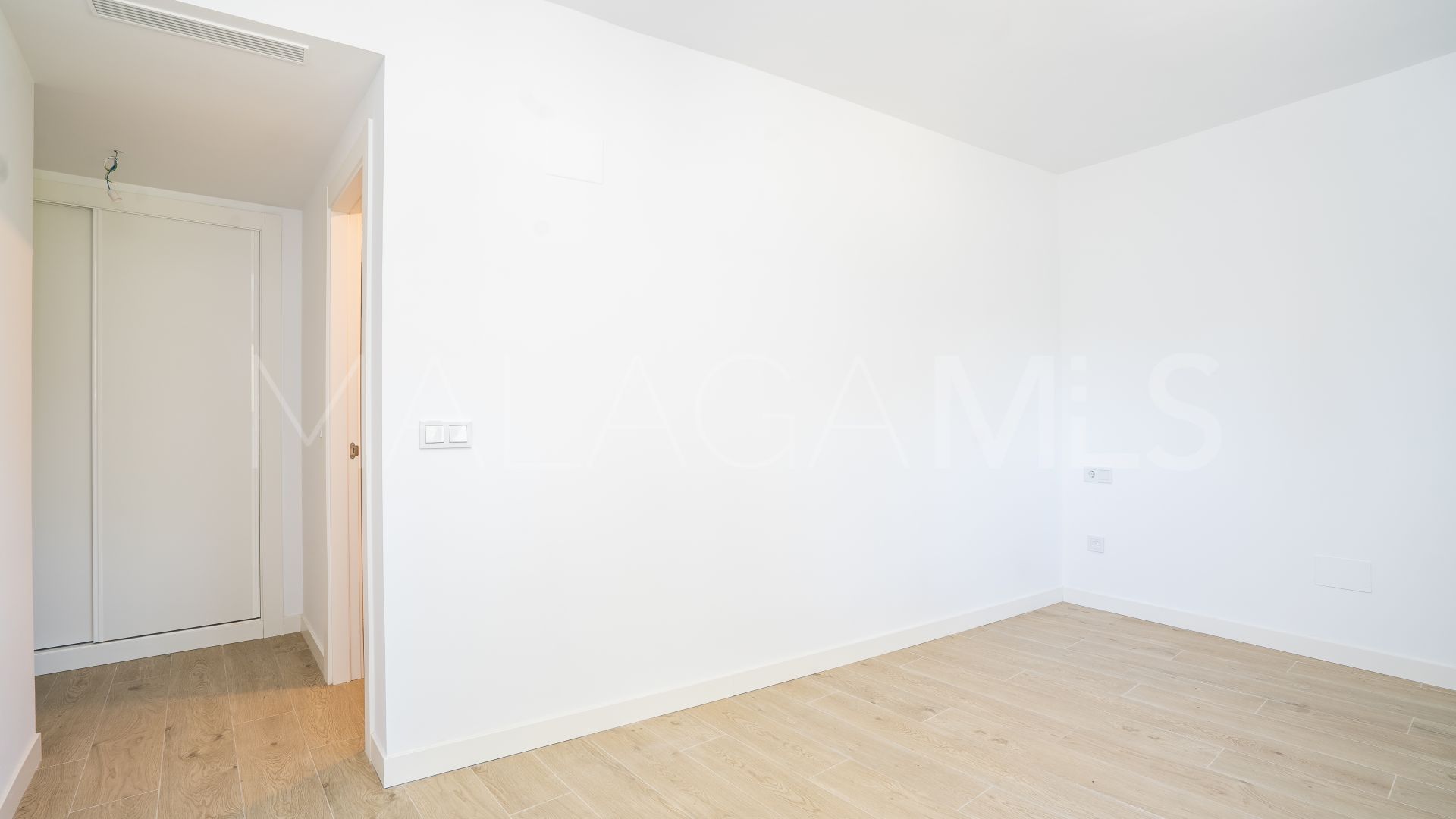 Buy apartamento in Estepona Oeste with 3 bedrooms