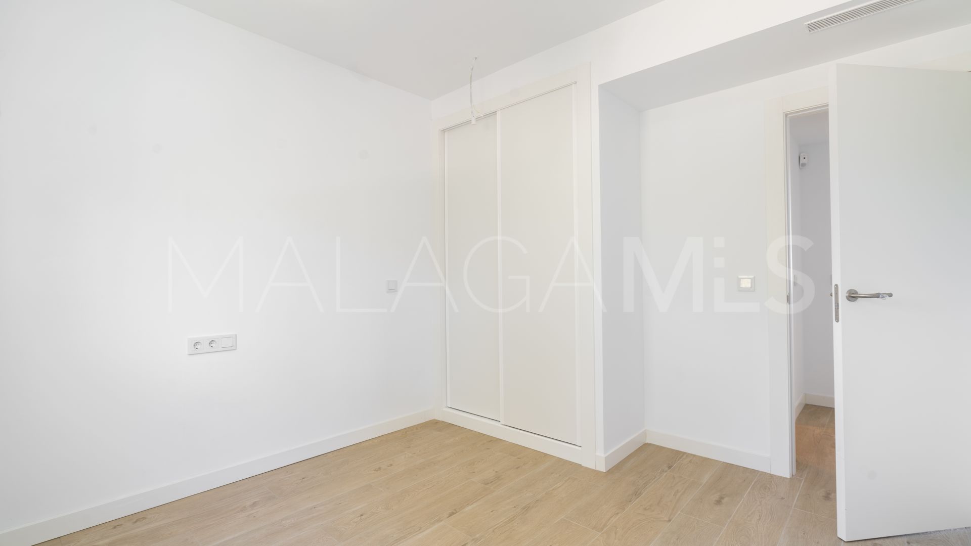 Buy apartamento in Estepona Oeste with 3 bedrooms