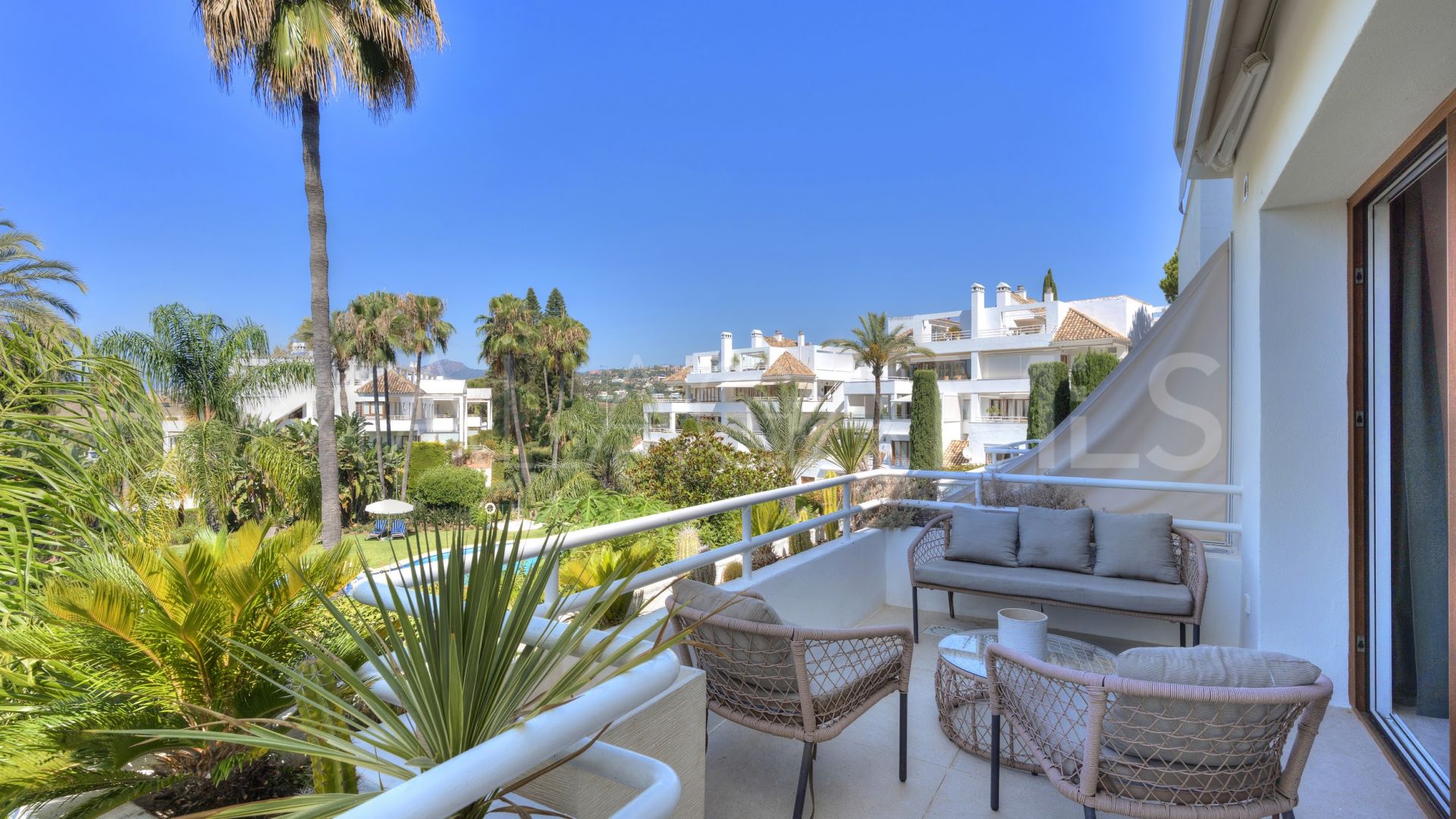 Duplex planta baja a la venta in Alcores del Golf