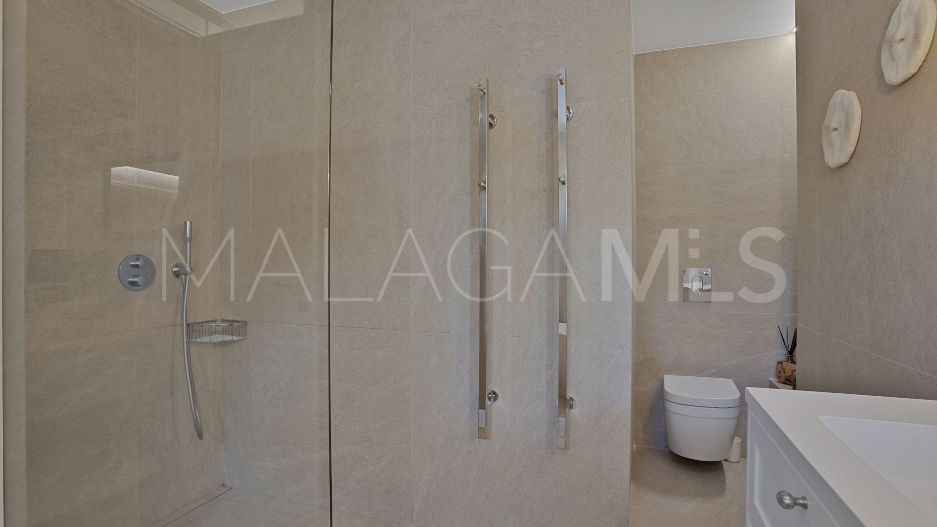 Duplex planta baja a la venta in Alcores del Golf