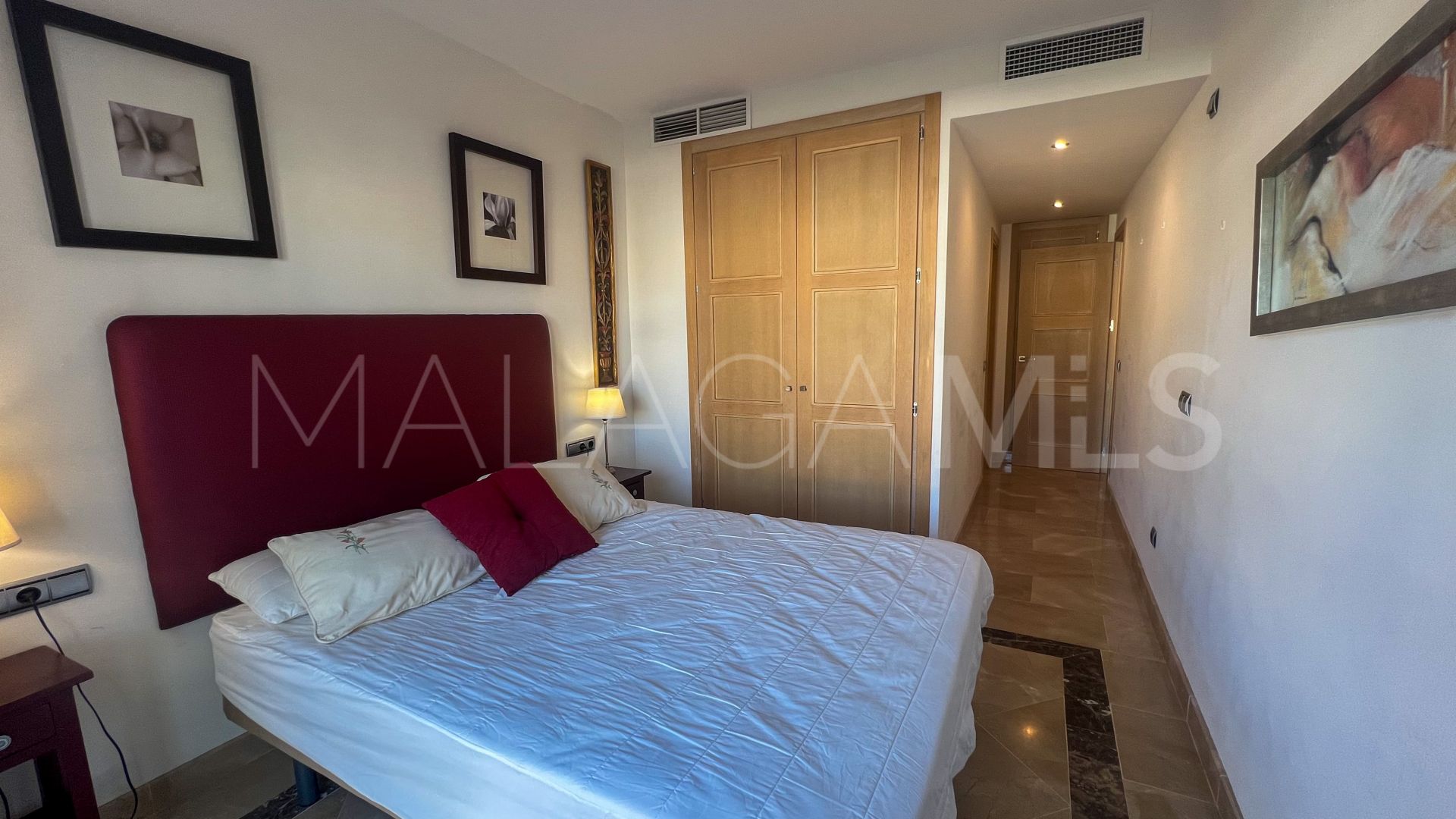Puerto La Duquesa apartment for sale