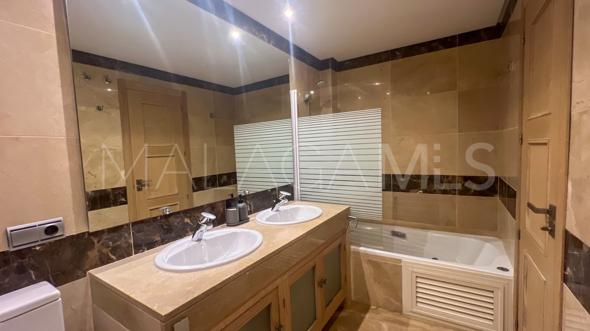 Puerto La Duquesa apartment for sale