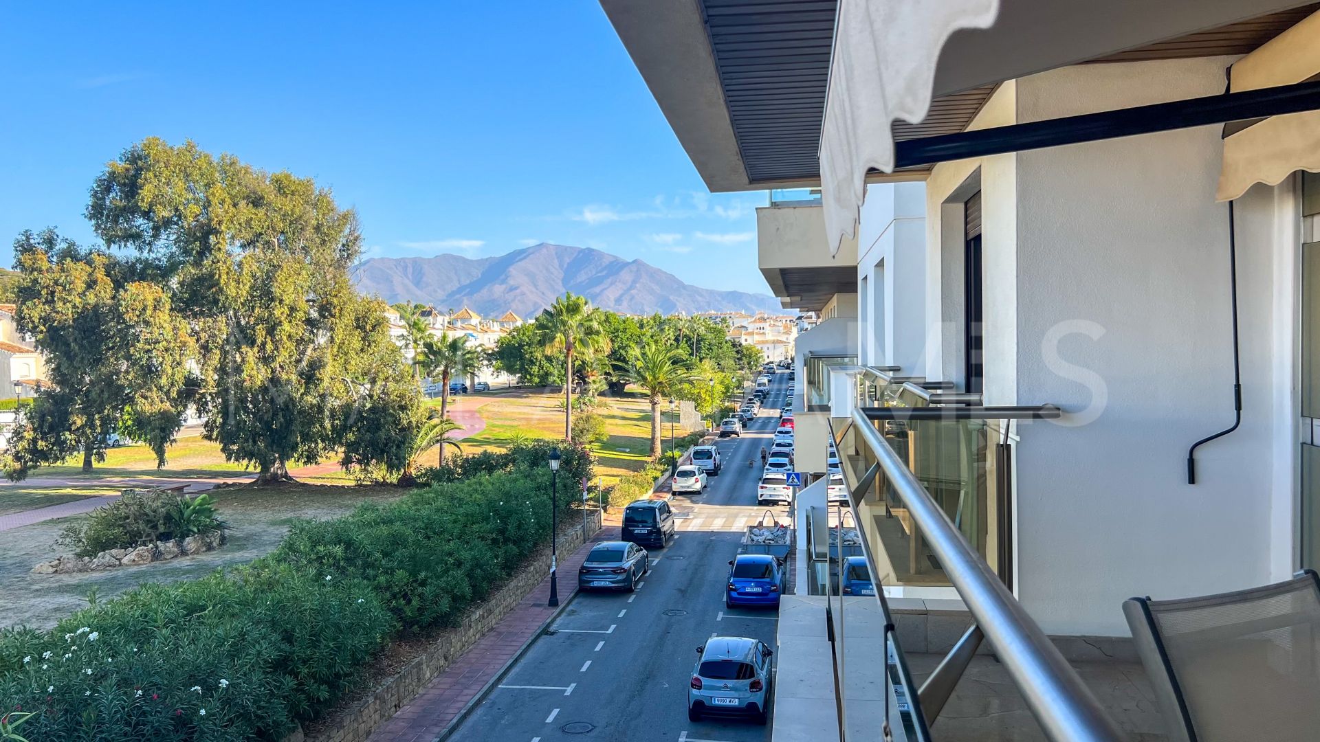 Puerto La Duquesa apartment for sale