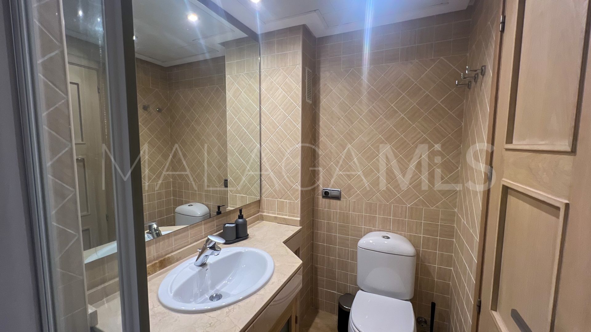 Puerto La Duquesa apartment for sale