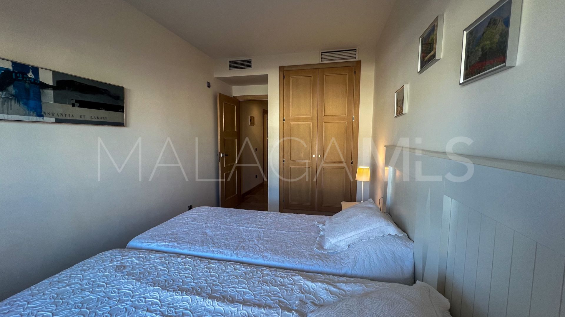 Puerto La Duquesa apartment for sale