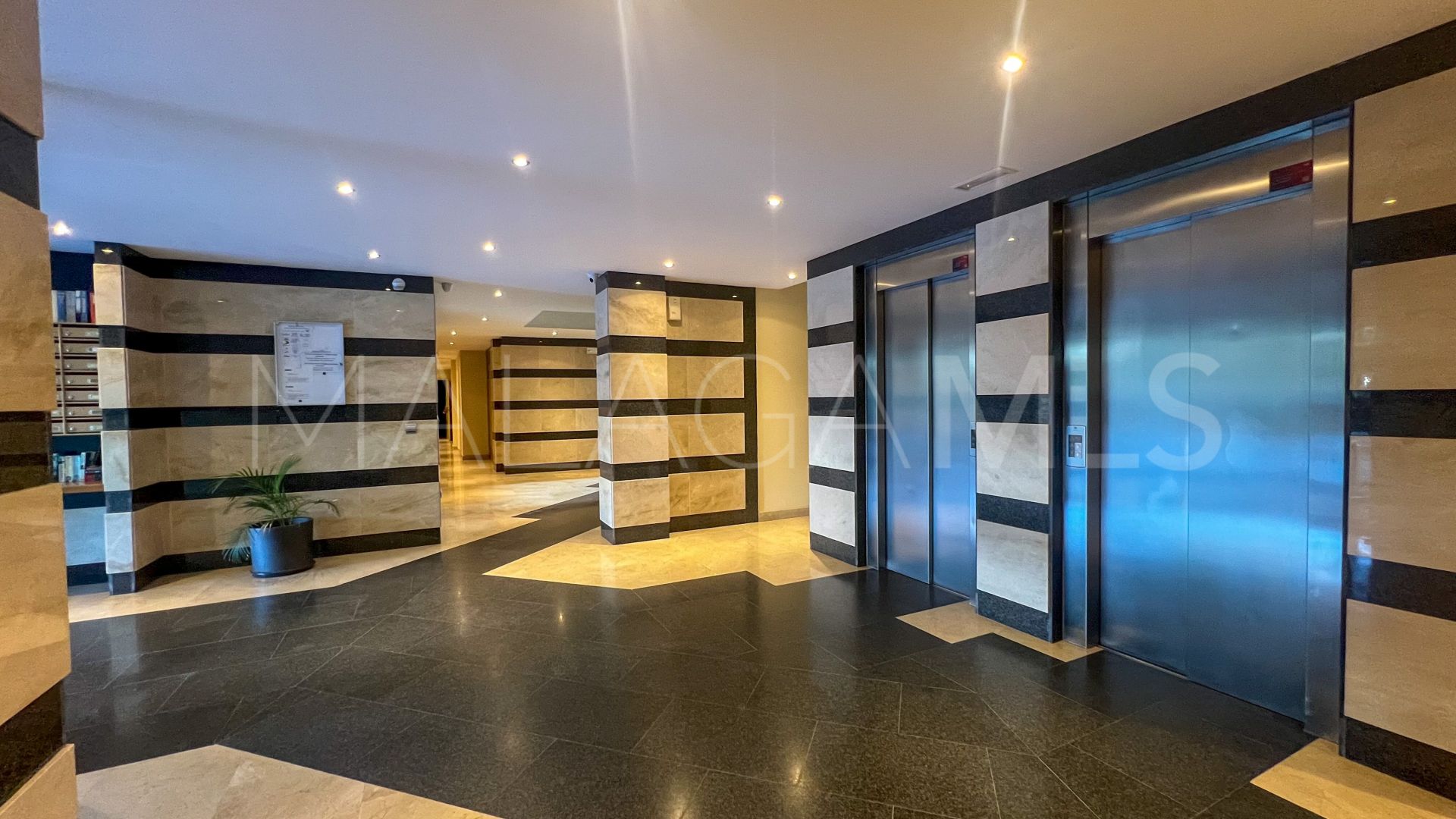 Puerto La Duquesa apartment for sale