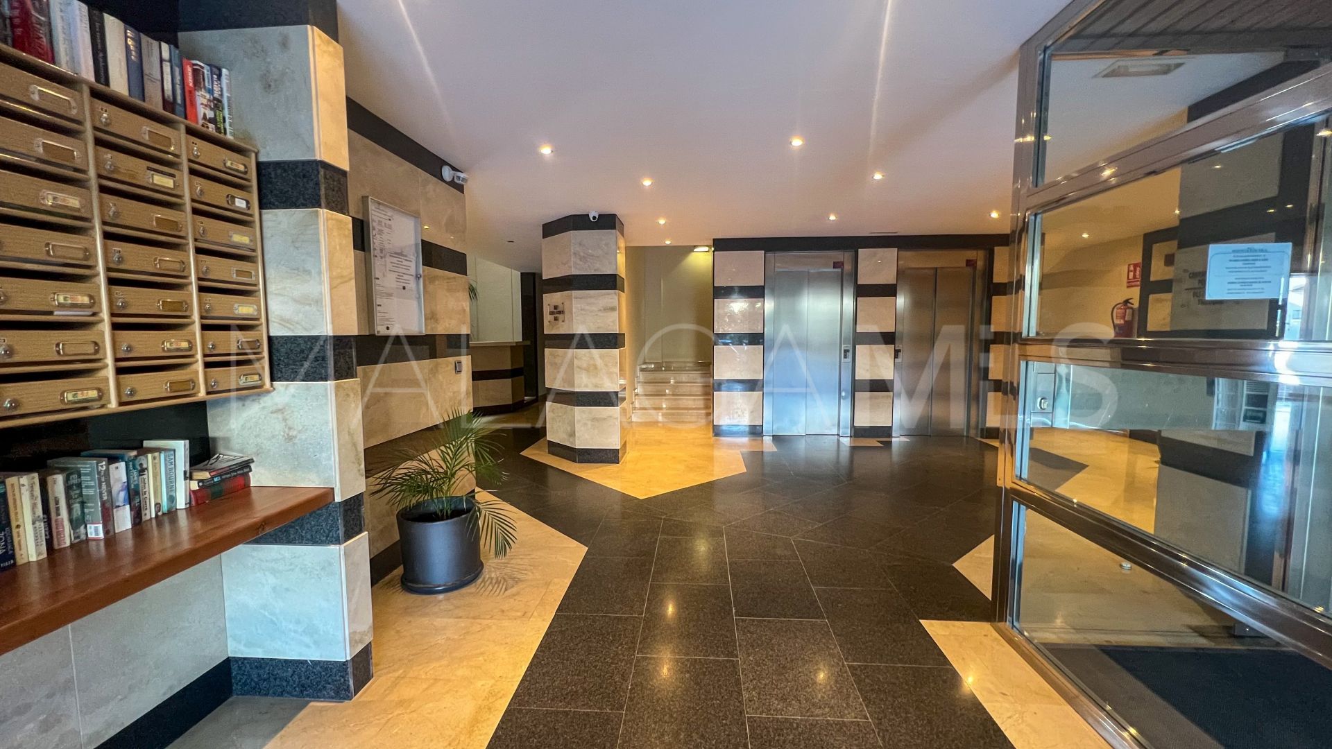 Puerto La Duquesa apartment for sale