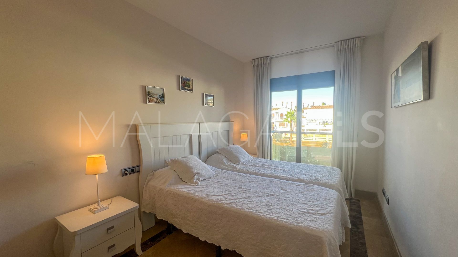 Puerto La Duquesa apartment for sale