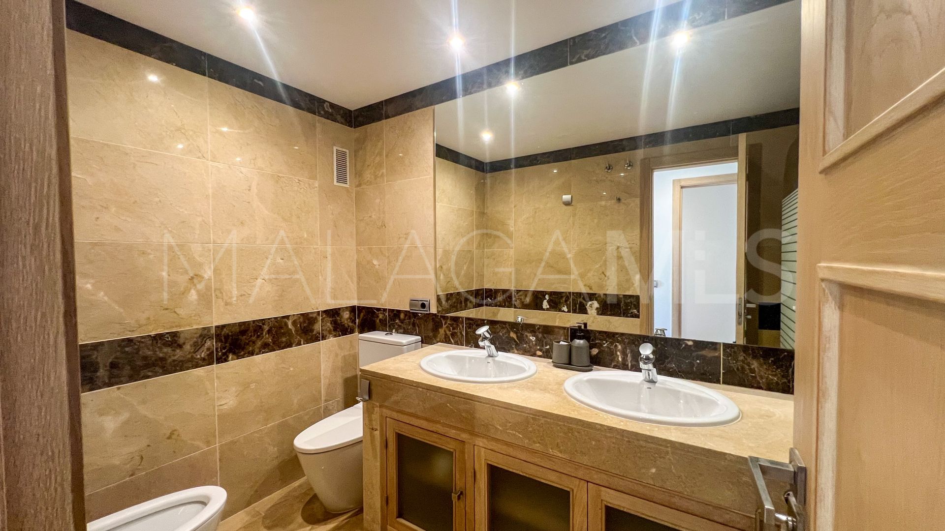 Puerto La Duquesa apartment for sale