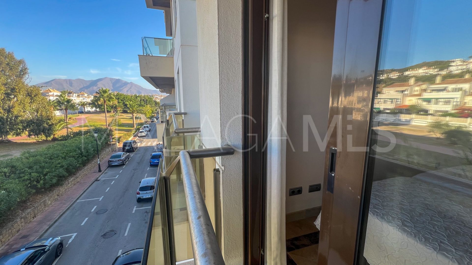 Puerto La Duquesa apartment for sale
