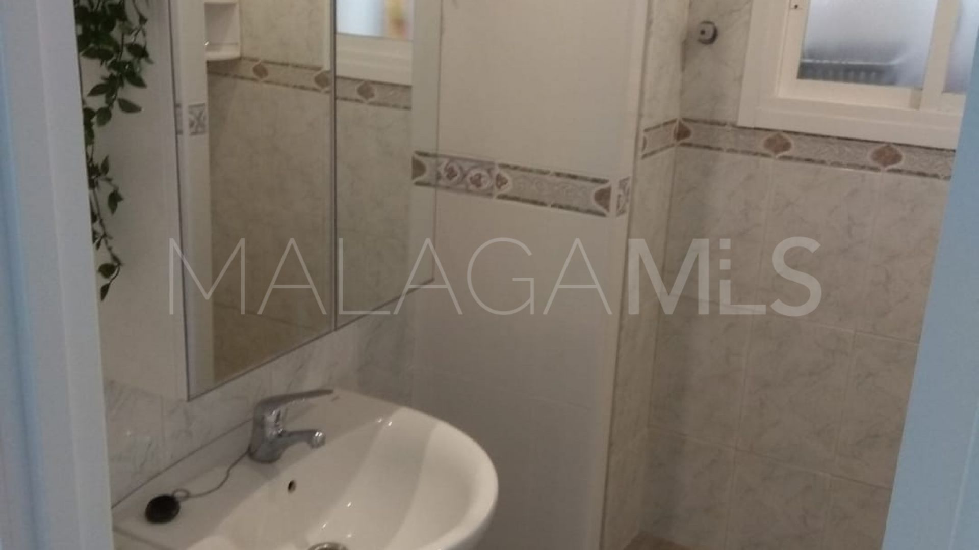 Buy 3 bedrooms ground floor apartment in Estepona Puerto