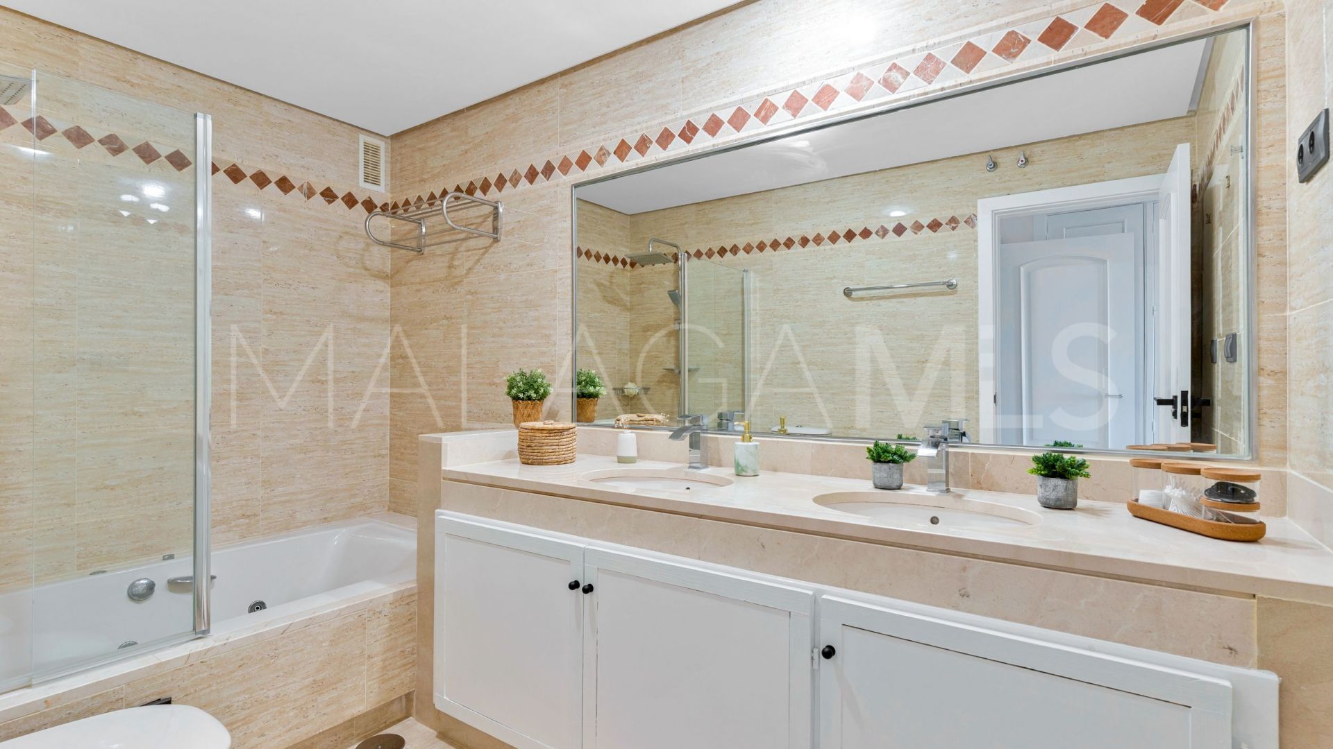 Apartamento planta baja for sale de 2 bedrooms in El Soto de Marbella