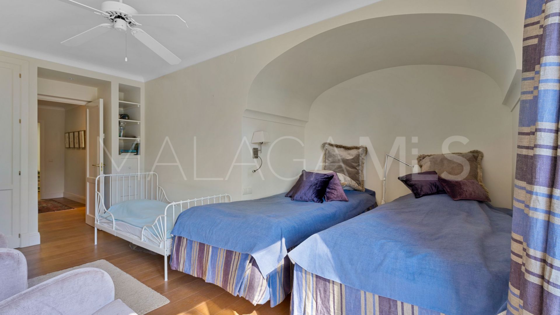 Se vende villa de 4 bedrooms in Nueva Andalucia