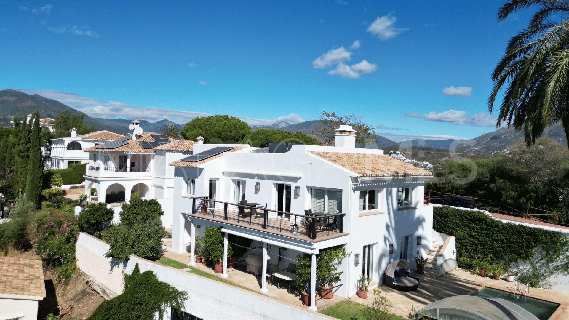 Se vende villa de 4 bedrooms in Nueva Andalucia