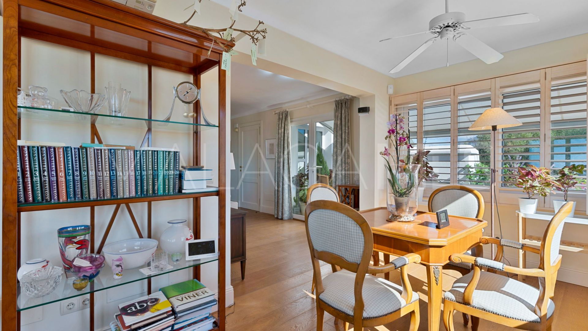 Se vende villa de 4 bedrooms in Nueva Andalucia