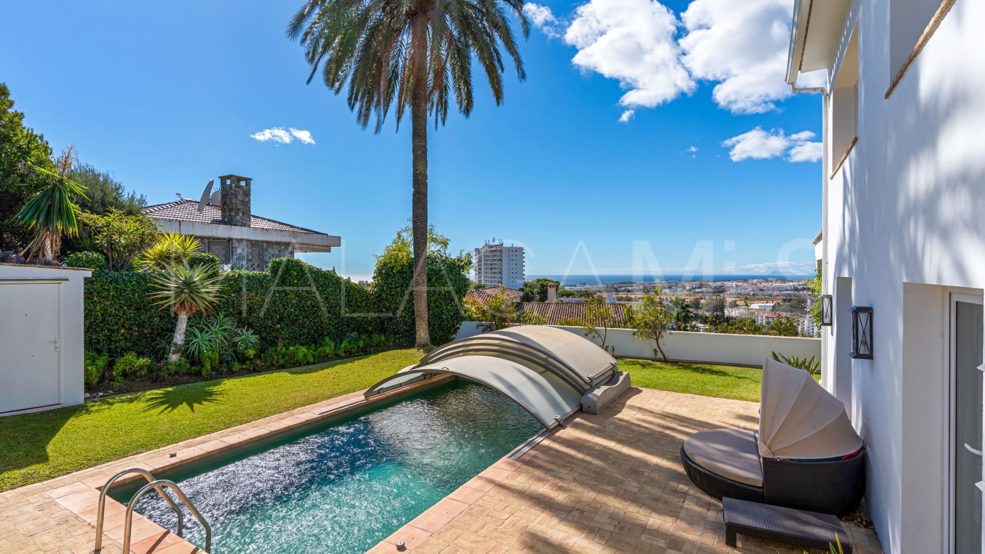 Se vende villa de 4 bedrooms in Nueva Andalucia