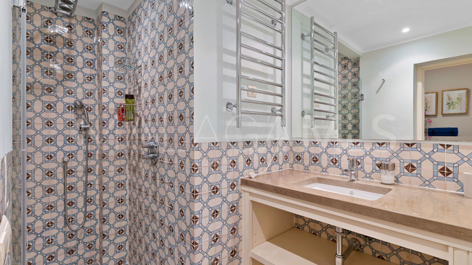 Se vende villa de 4 bedrooms in Nueva Andalucia