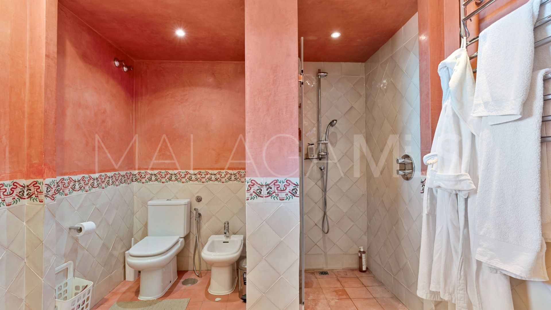 Se vende villa de 4 bedrooms in Nueva Andalucia