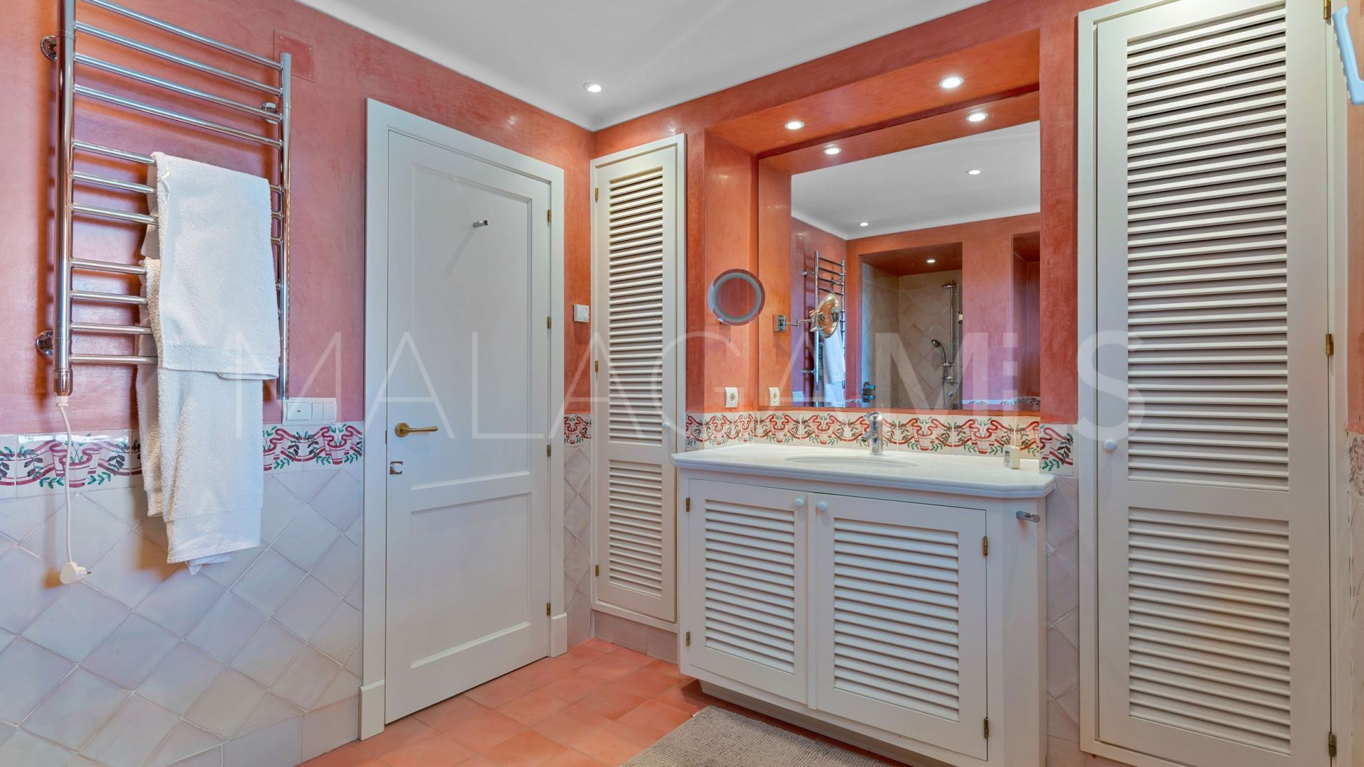 Se vende villa de 4 bedrooms in Nueva Andalucia