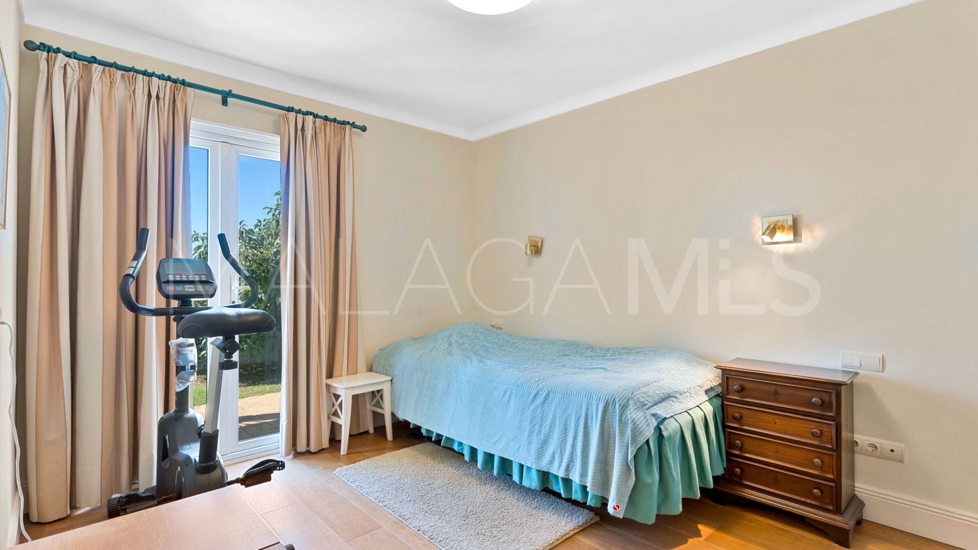 Se vende villa de 4 bedrooms in Nueva Andalucia