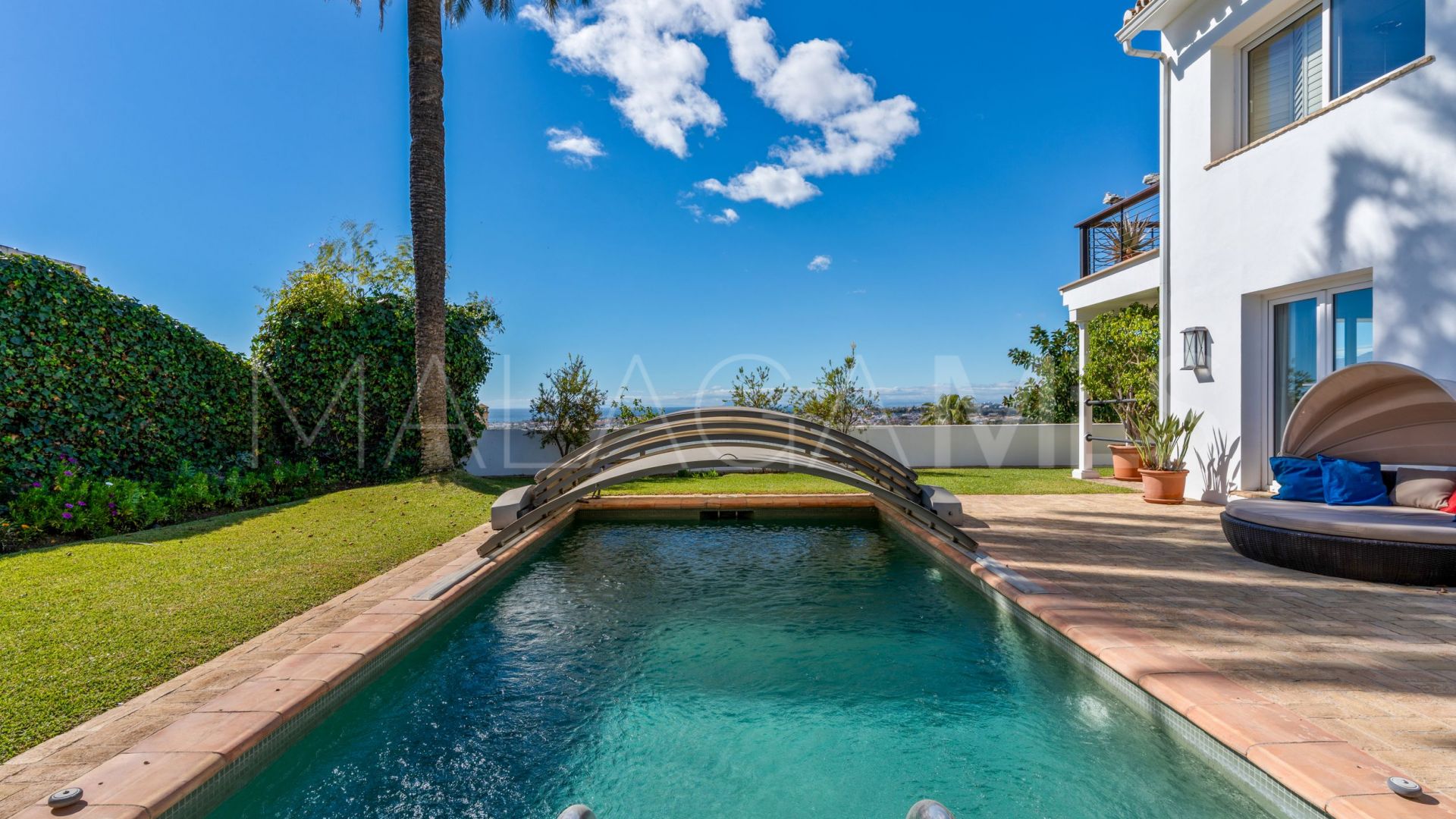 Se vende villa de 4 bedrooms in Nueva Andalucia