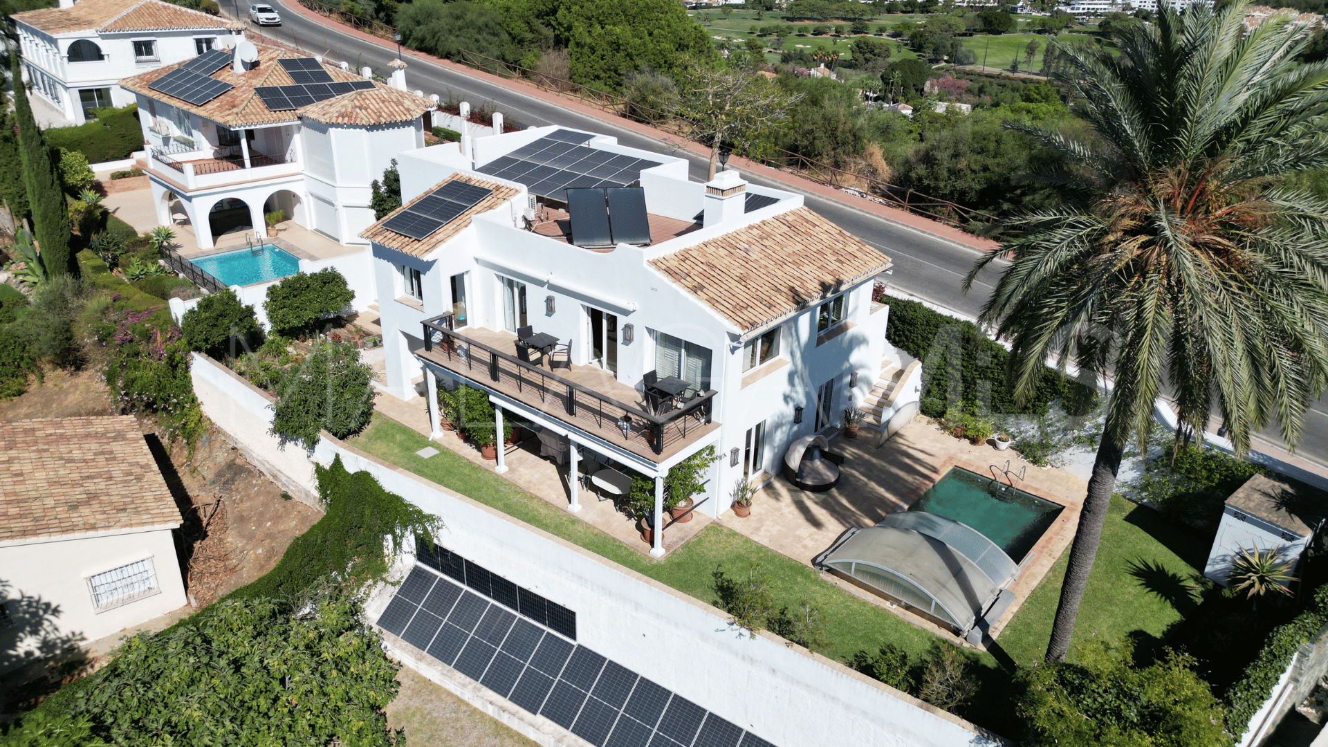 Se vende villa de 4 bedrooms in Nueva Andalucia