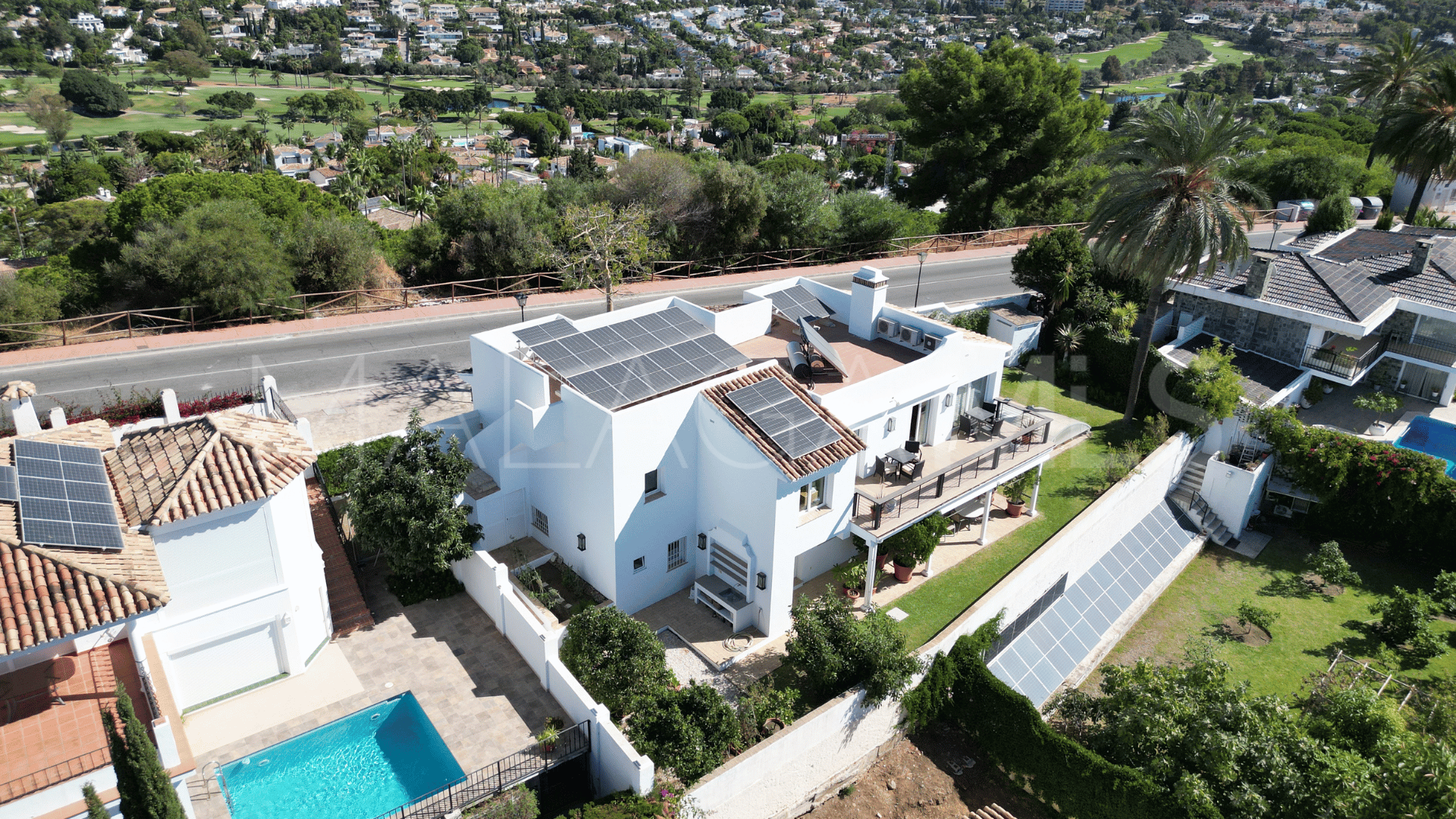 Se vende villa de 4 bedrooms in Nueva Andalucia