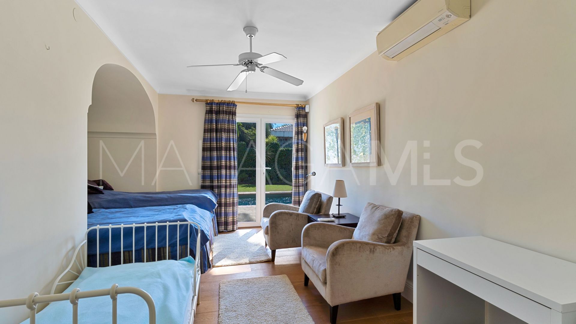 Se vende villa de 4 bedrooms in Nueva Andalucia
