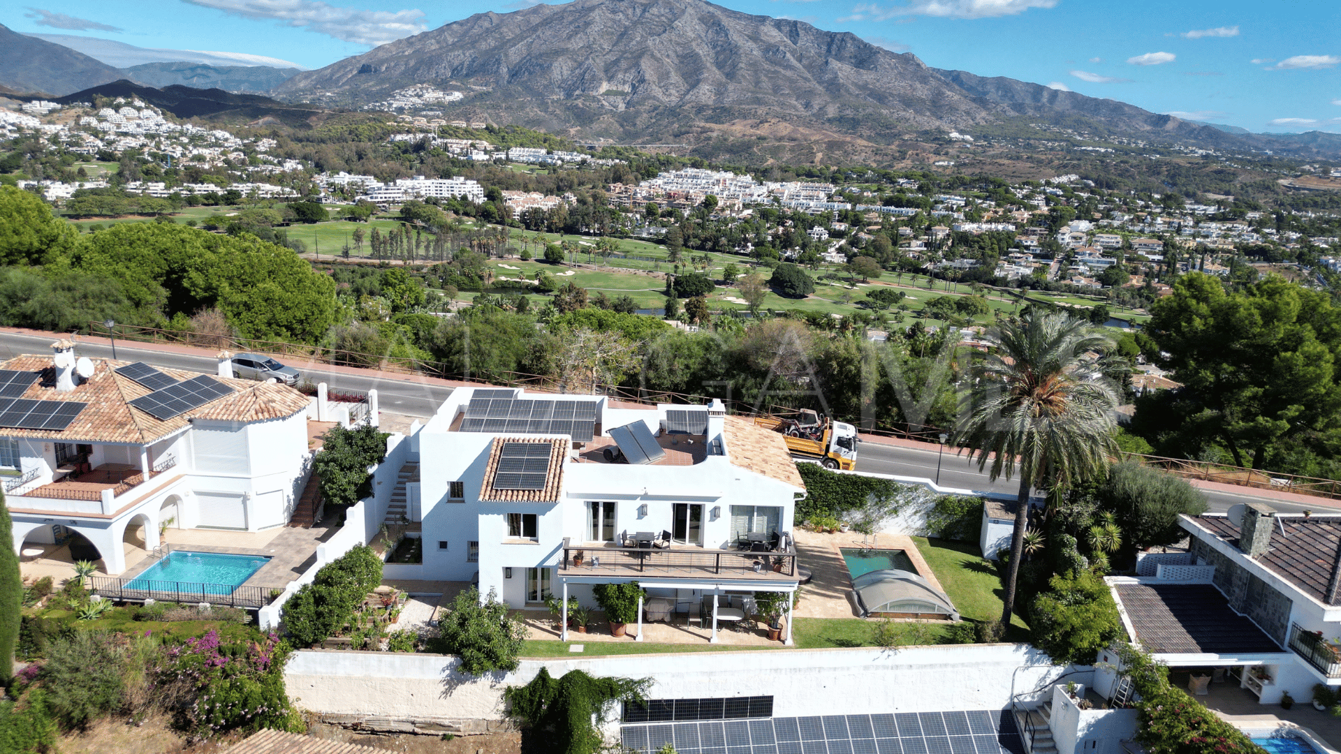 Se vende villa de 4 bedrooms in Nueva Andalucia