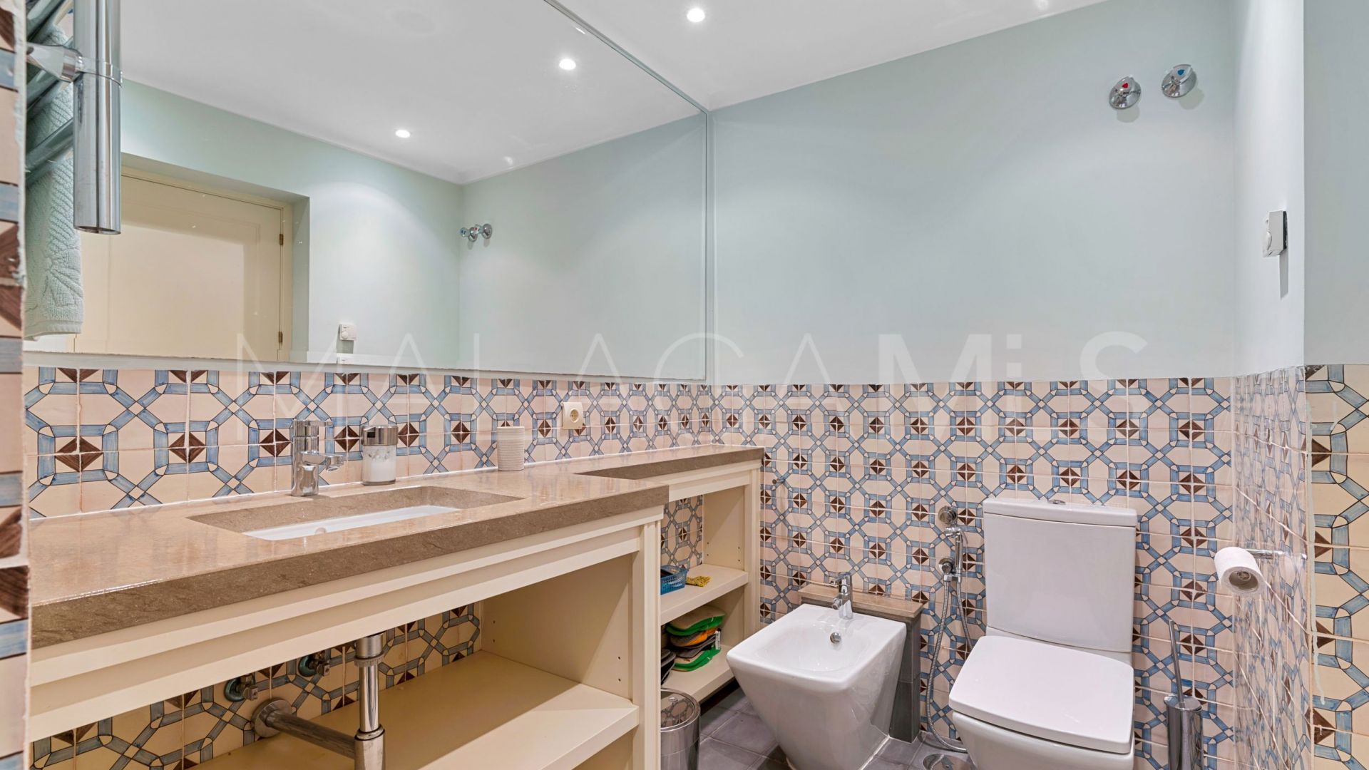 Se vende villa de 4 bedrooms in Nueva Andalucia