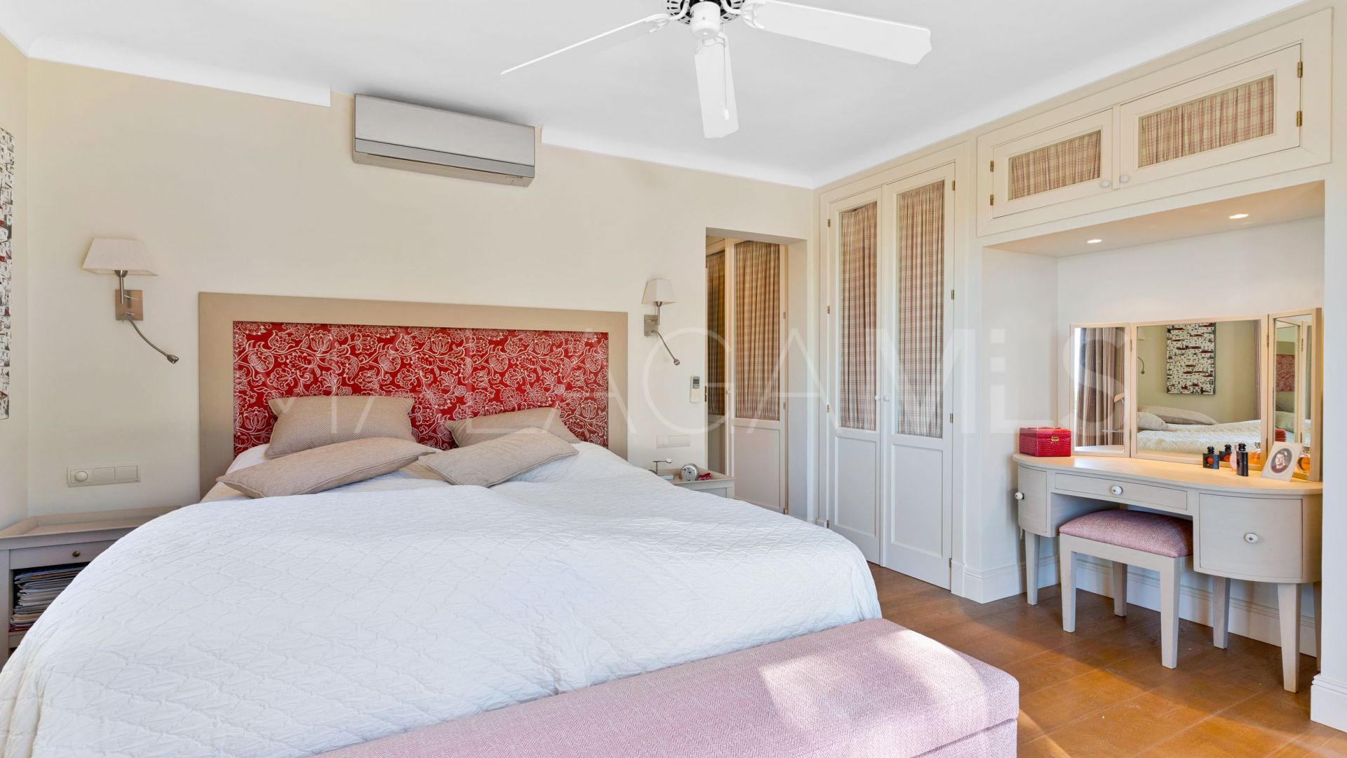 Se vende villa de 4 bedrooms in Nueva Andalucia