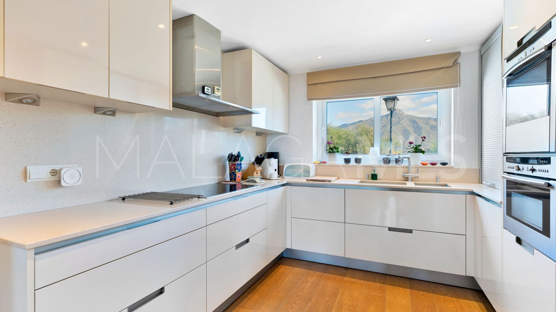 Se vende villa de 4 bedrooms in Nueva Andalucia