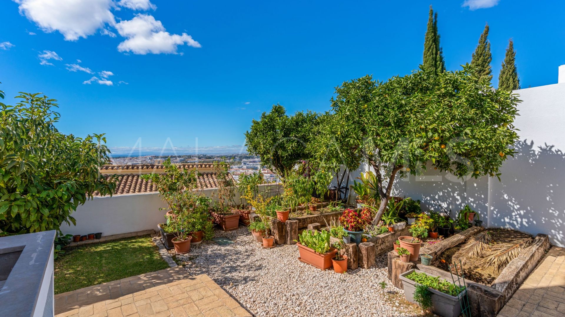 Se vende villa de 4 bedrooms in Nueva Andalucia