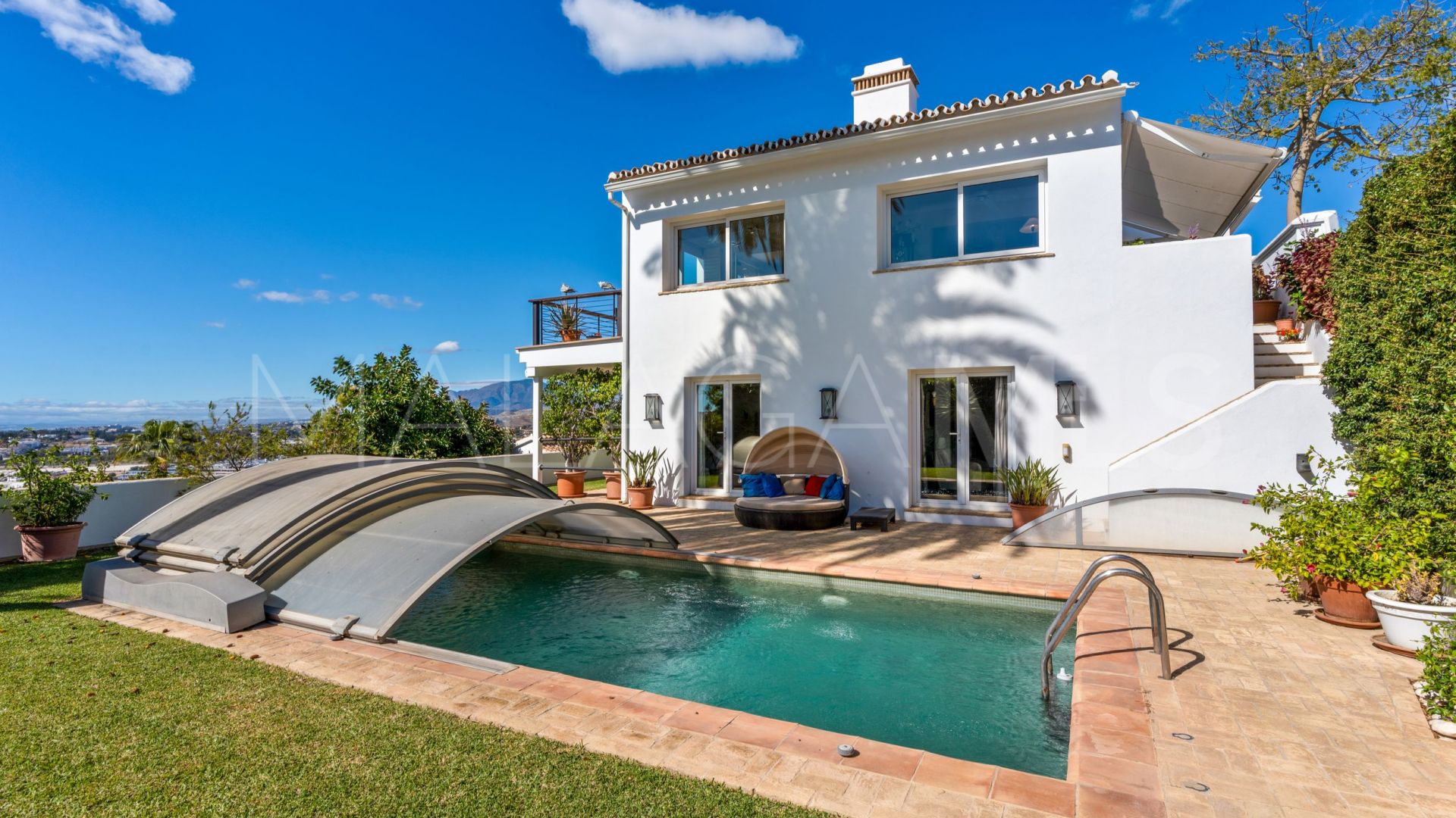 Se vende villa de 4 bedrooms in Nueva Andalucia