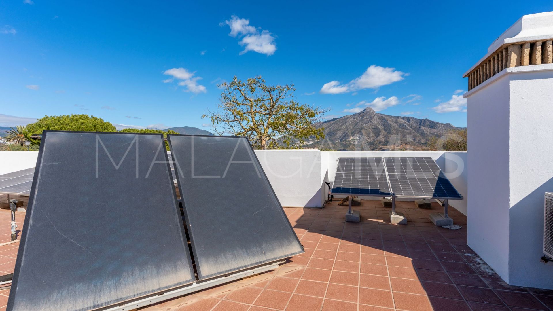 Se vende villa de 4 bedrooms in Nueva Andalucia