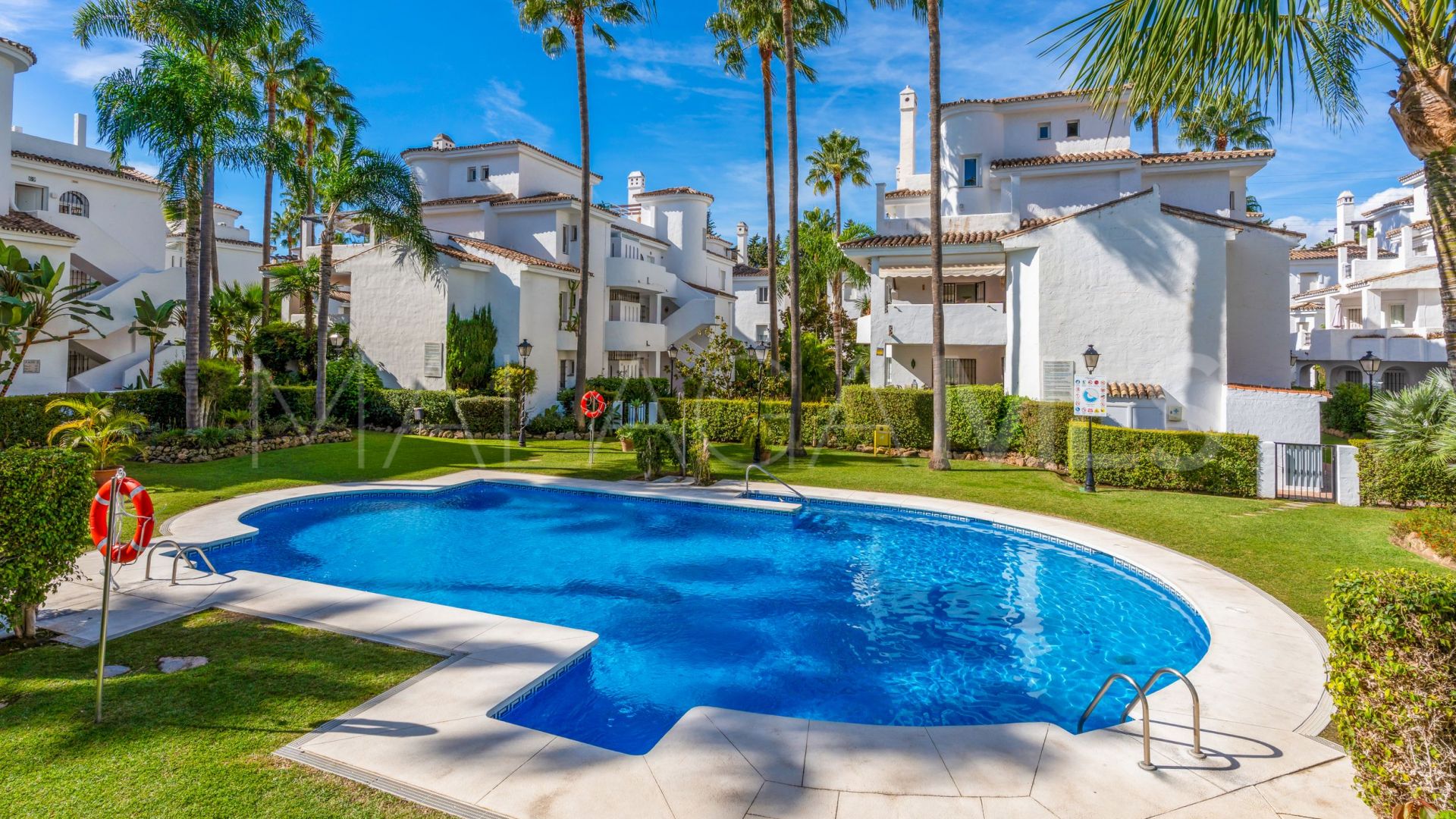 Buy 3 bedrooms duplex penthouse in Los Naranjos de Marbella