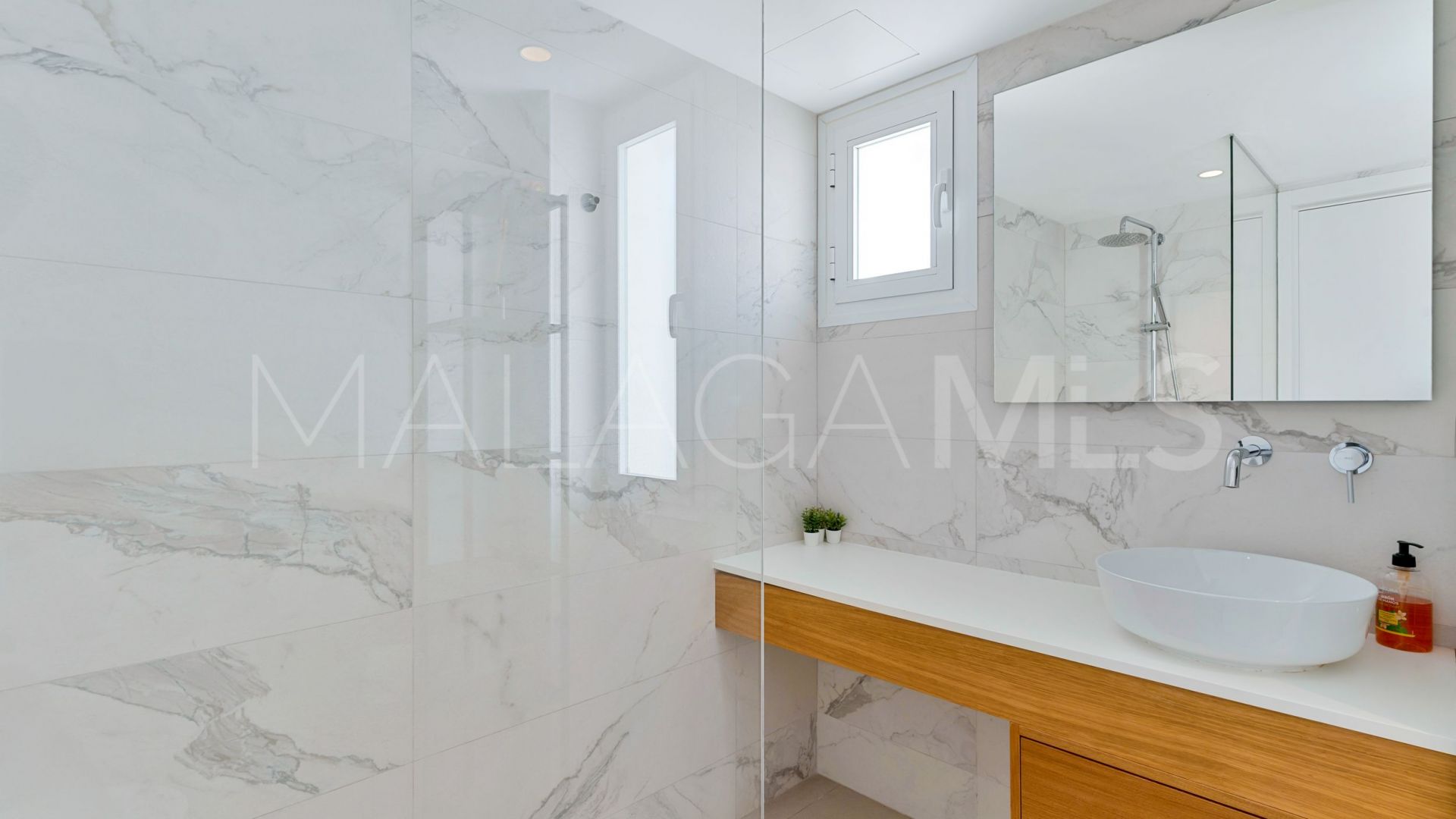 Buy 3 bedrooms duplex penthouse in Los Naranjos de Marbella