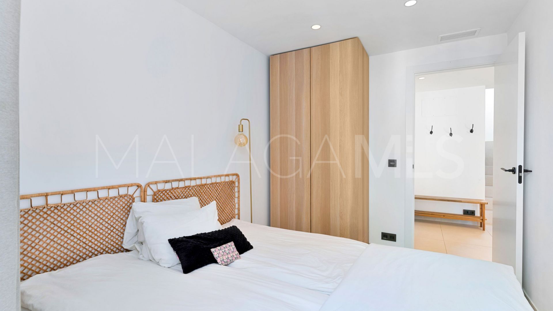 Buy 3 bedrooms duplex penthouse in Los Naranjos de Marbella