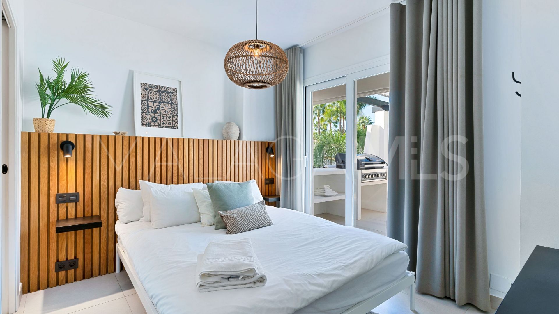 Buy 3 bedrooms duplex penthouse in Los Naranjos de Marbella