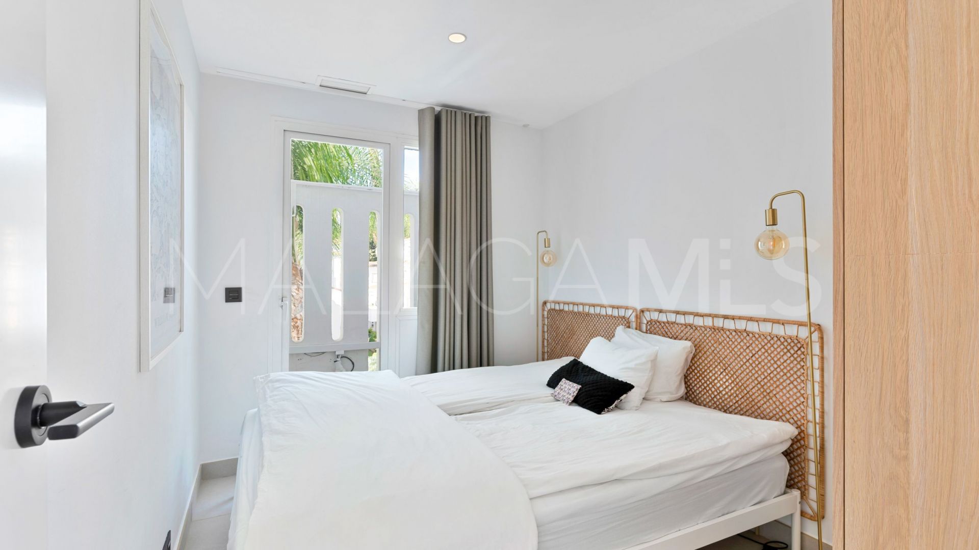 Buy 3 bedrooms duplex penthouse in Los Naranjos de Marbella